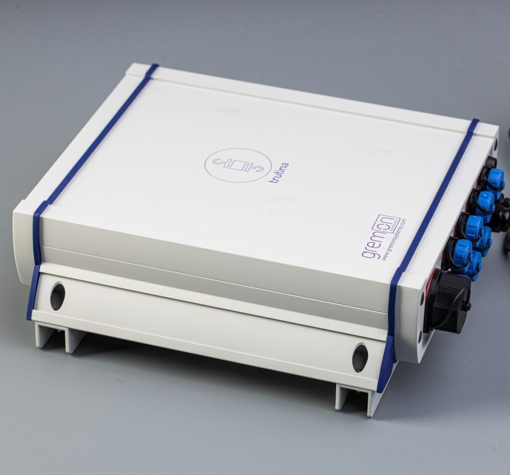 Gremon Systems Trutina electronic weighing unit with grey housing and blue sensor connectors