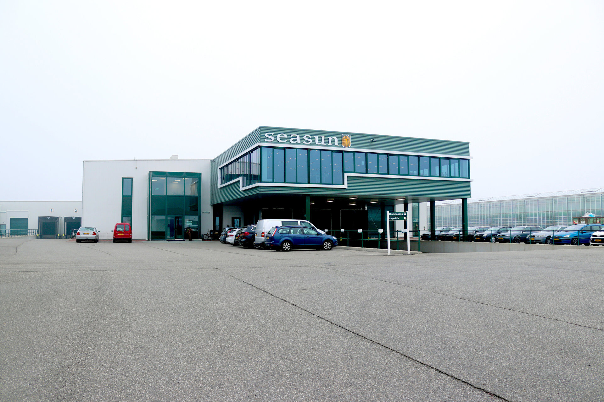 Seasun greenhouse operation in Kapelle, Netherlands